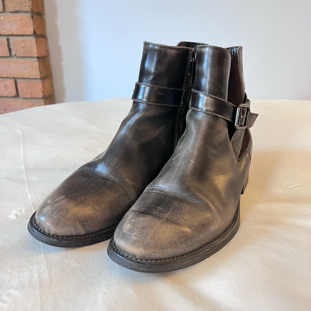 Aquatalia Women’s Grey Leather Boots - Picture 2 of 6